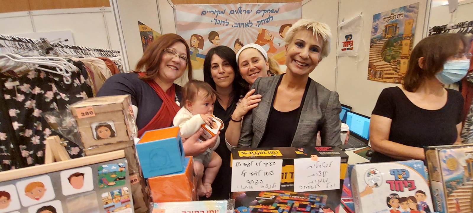 שתוף פעולה של יוצרות משחקי קופסה בכנס בירושלים